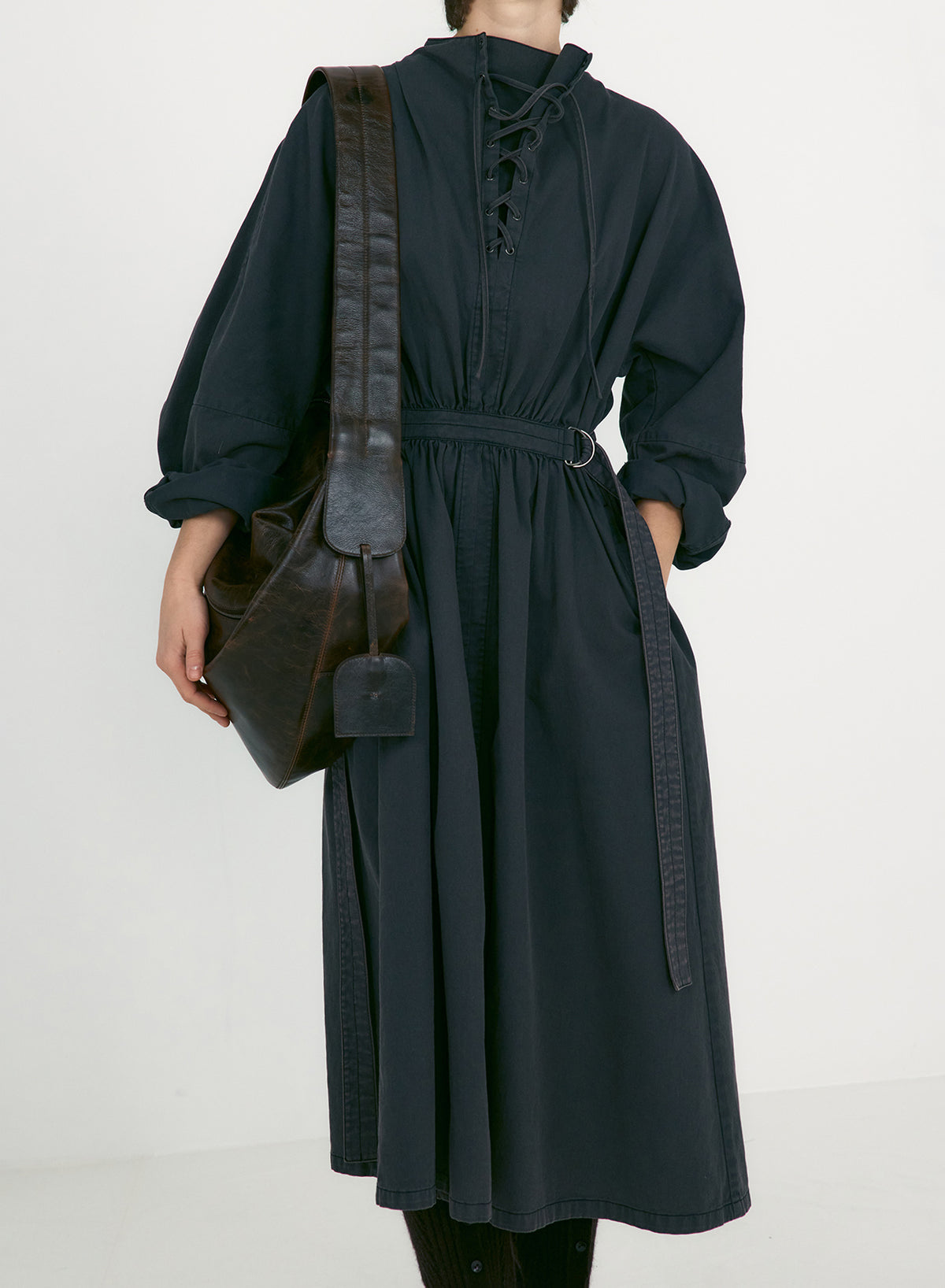 【LOW CLASSIC】WASHED LACE-UP BELTED DRESS